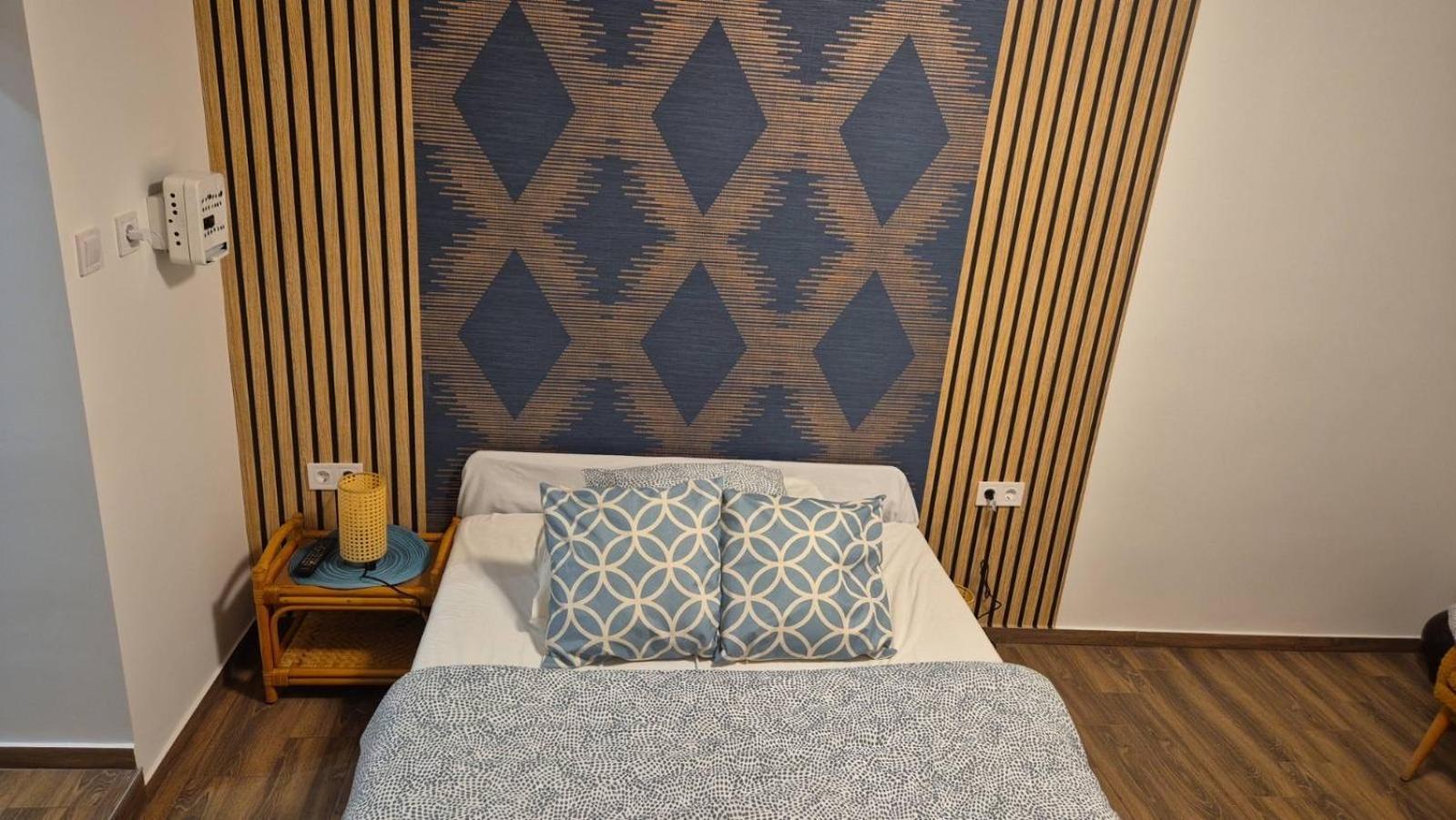 2 Rooms Retro Guesthouse In A Silent Garden ベセス エクステリア 写真